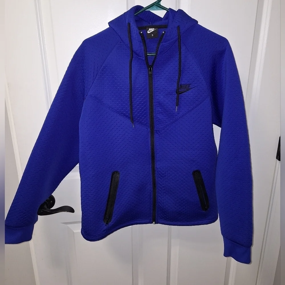 A Nike hooded full zip men's small jacket in blue. It's in excellent condition